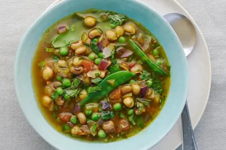 Black-eyed bean and chickpea usal
