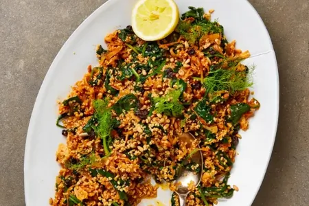 Bulgur pilaf with fennel, raisins, pinenuts